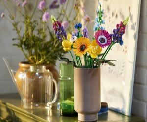 Ziua Indragostitilor se poate sarbatori si altfel: cu un buchet de flori LEGO, care inspira creativitatea si invita la relaxare